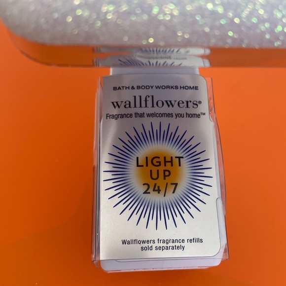 Bath and Body Works • Neon Rainbow Nightlight Wallflower plug - Picture 10 of 11